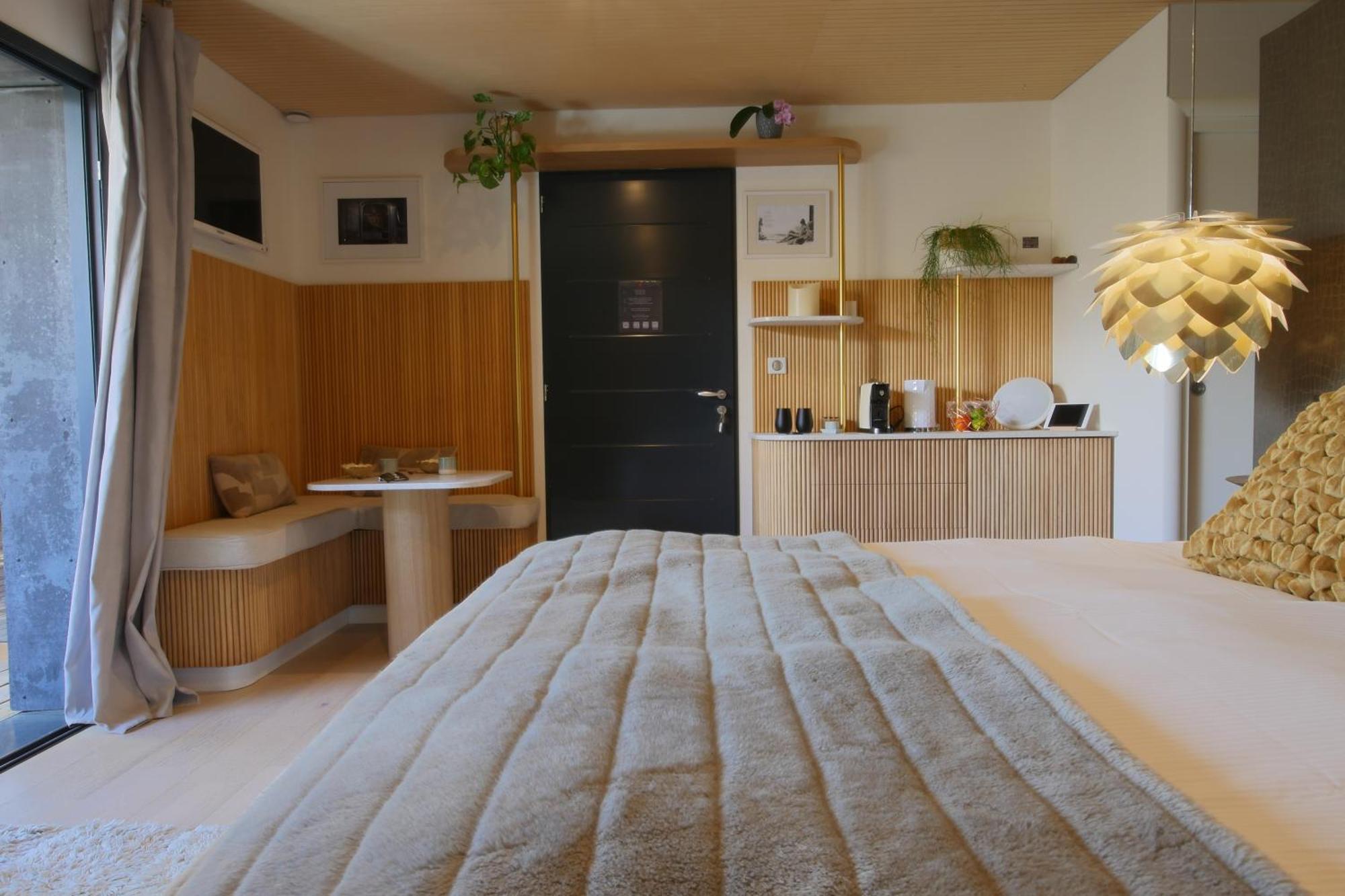Bien Loin D'Ici Spa B&B Nîmes Eksteriør bilde